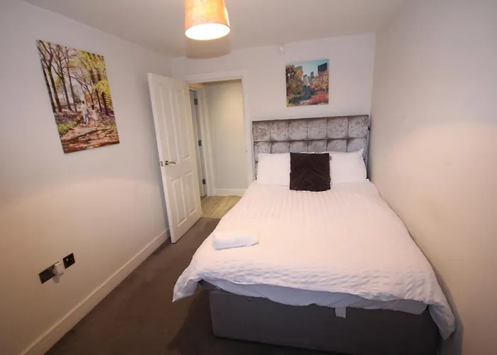 Holden Court Apartments - Apt 3
